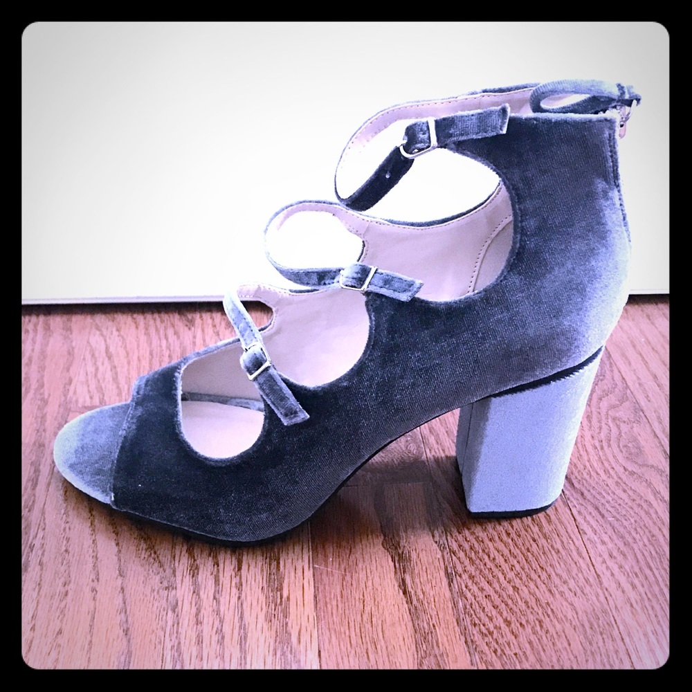 LAST ONE FINAL SALE New Zigi Soho velvet heels - Picture 2 of 6